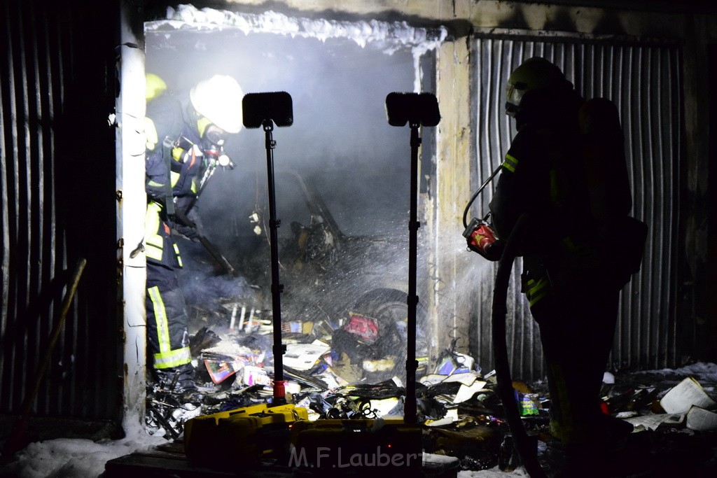 Feuer Hinterhof Garagen Koeln Hoehenberg Olpenerstr P095.JPG - Miklos Laubert